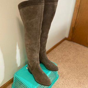 Vince Camuto suede boots, like new, size 9